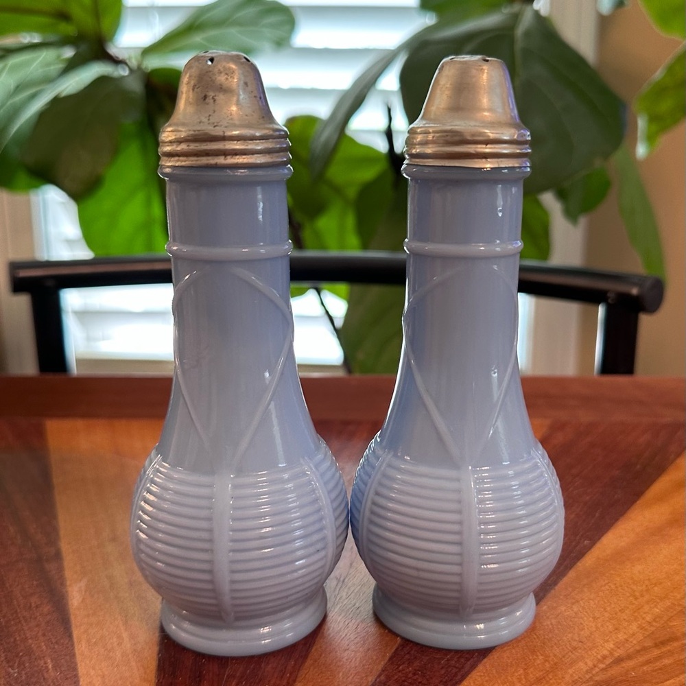 VINTAGE Jeanette Blue Delphite Glass Salt and Pepper set